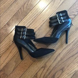 Jessica Simpson pumps